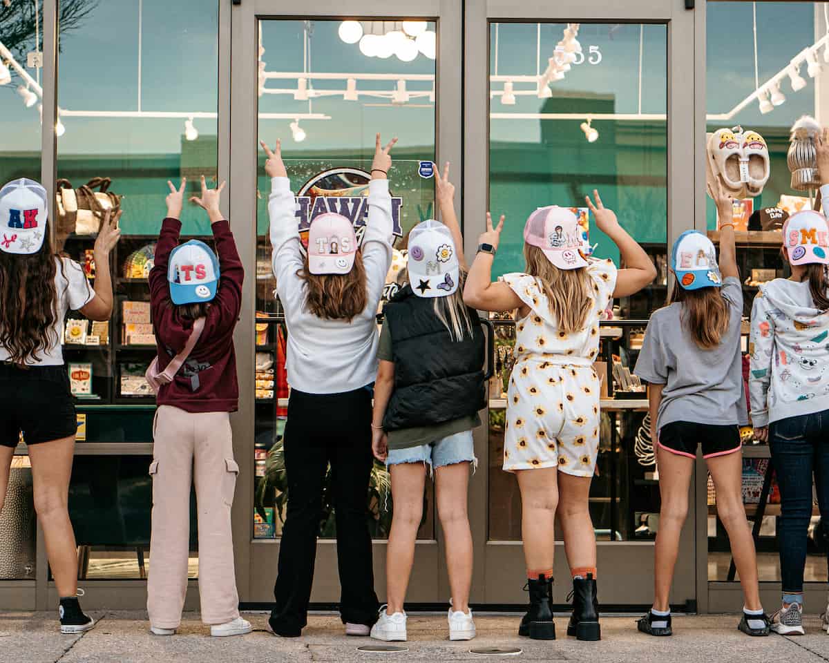 Birthday-Patch-Party-at-Hawaii-Fluid-Art