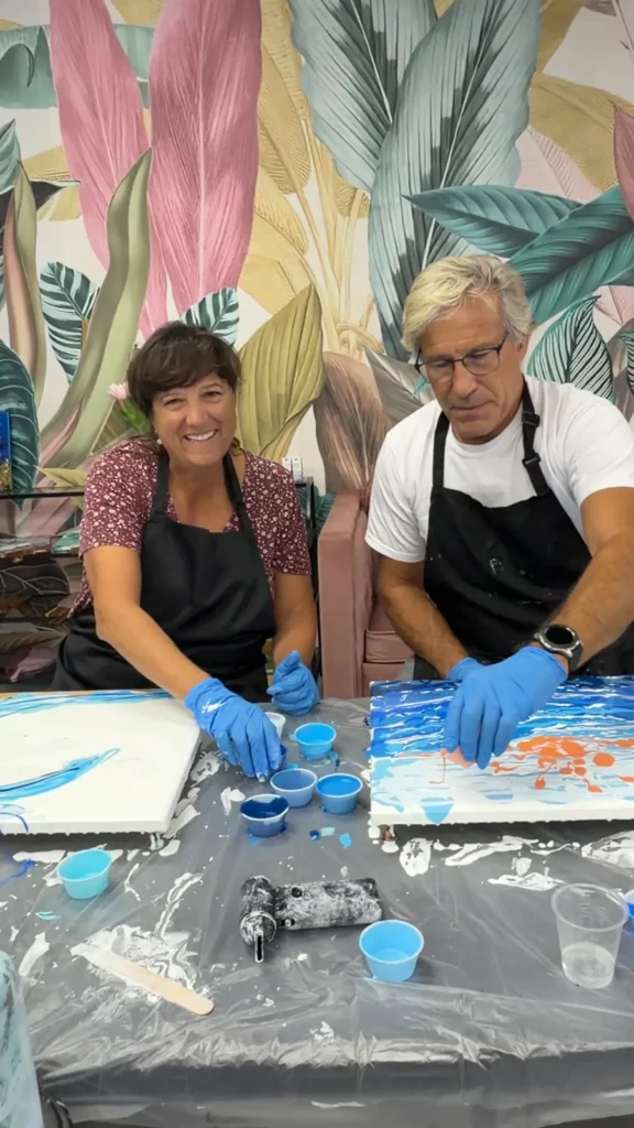 couples-paint-pouring-date-night-naperville