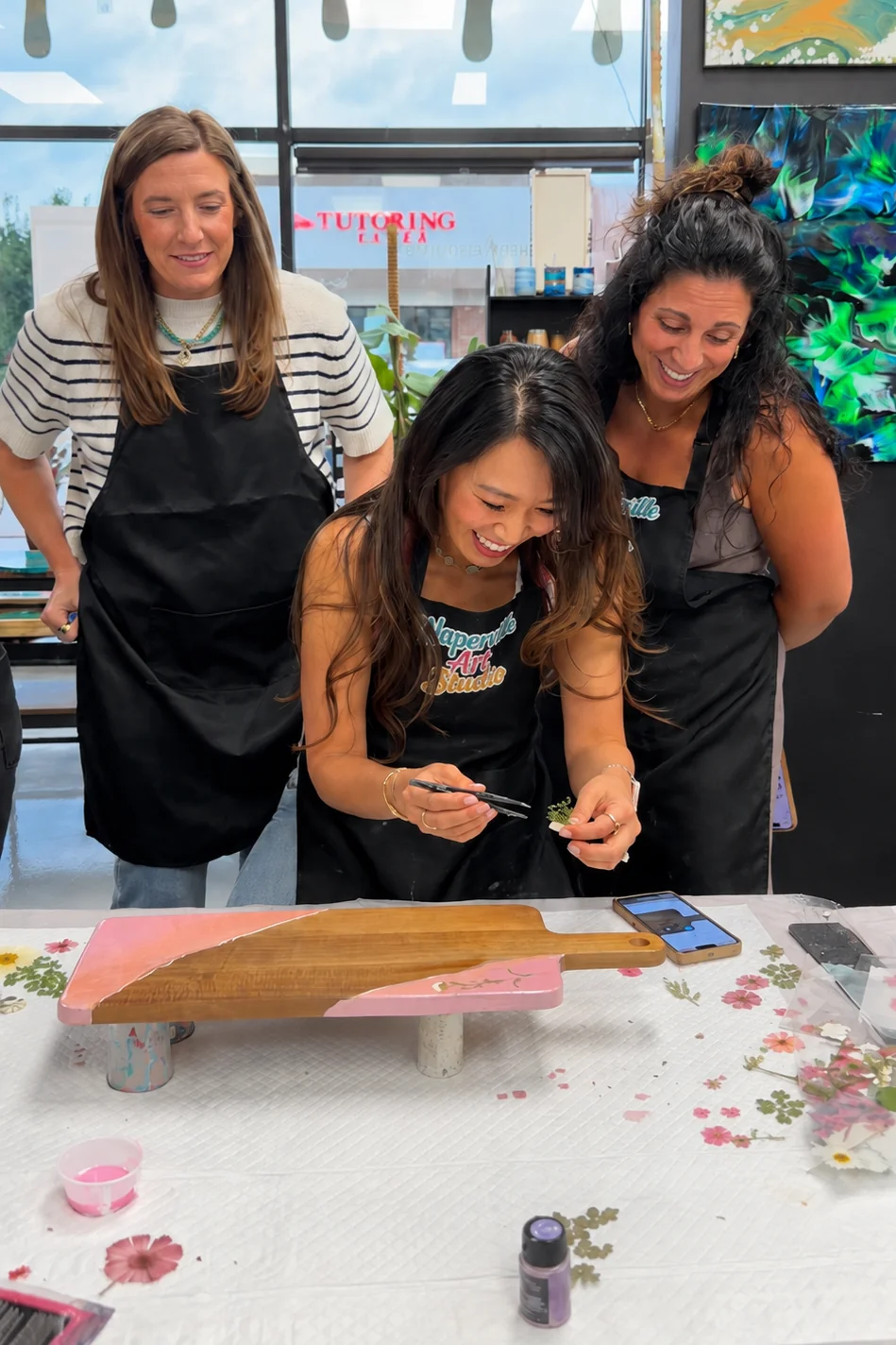 girls-night-three-women-pressed-flower-board-naperville-2x3