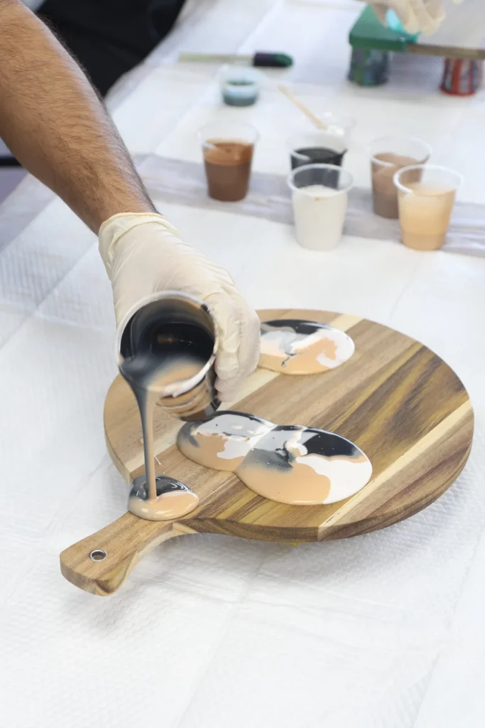 resin-pour-round-serving-board-naperville-art-studio-2x3
